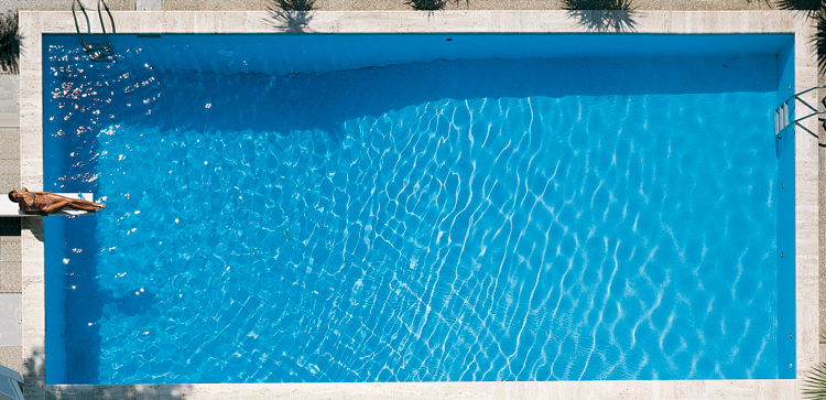 Se l’acqua della tua piscina è sempre blu, è perchè c’è Assopiscine