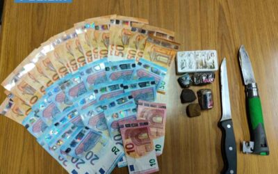 Torino, hashish nascosto nella saracinesca e due coltelli: arrestati in via Cottolengo