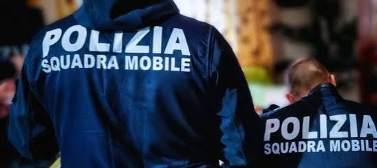 Agenti della Squadra Mobile, fotografia di repertorio fornita dalla Questura di Siracusa