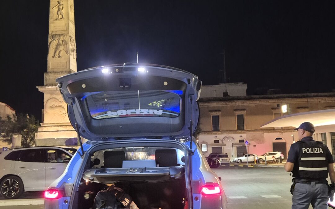 Volante e agente a Lecce, immagine di repertorio fornita dalla Questura