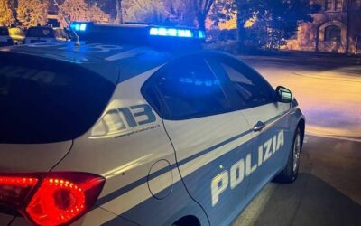 Reggio Emilia, schiamazzi in strada e finestrini della volante infranti: arrestato un 23enne